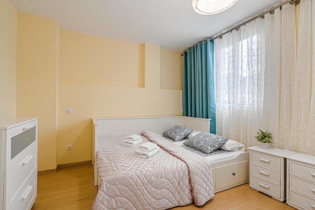 Red Large Family Apartment, Three Floors, 10 Guests アデヘ エクステリア 写真
